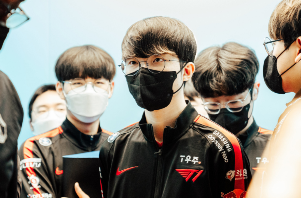 出色防守首场状态出色,G2观众沸腾!,穆古鲁扎重返赛场上演精彩一战的简单介绍 出色防守首场状态出色,G2观众沸腾!,穆古鲁扎重返赛场上演精彩一战的简单介绍