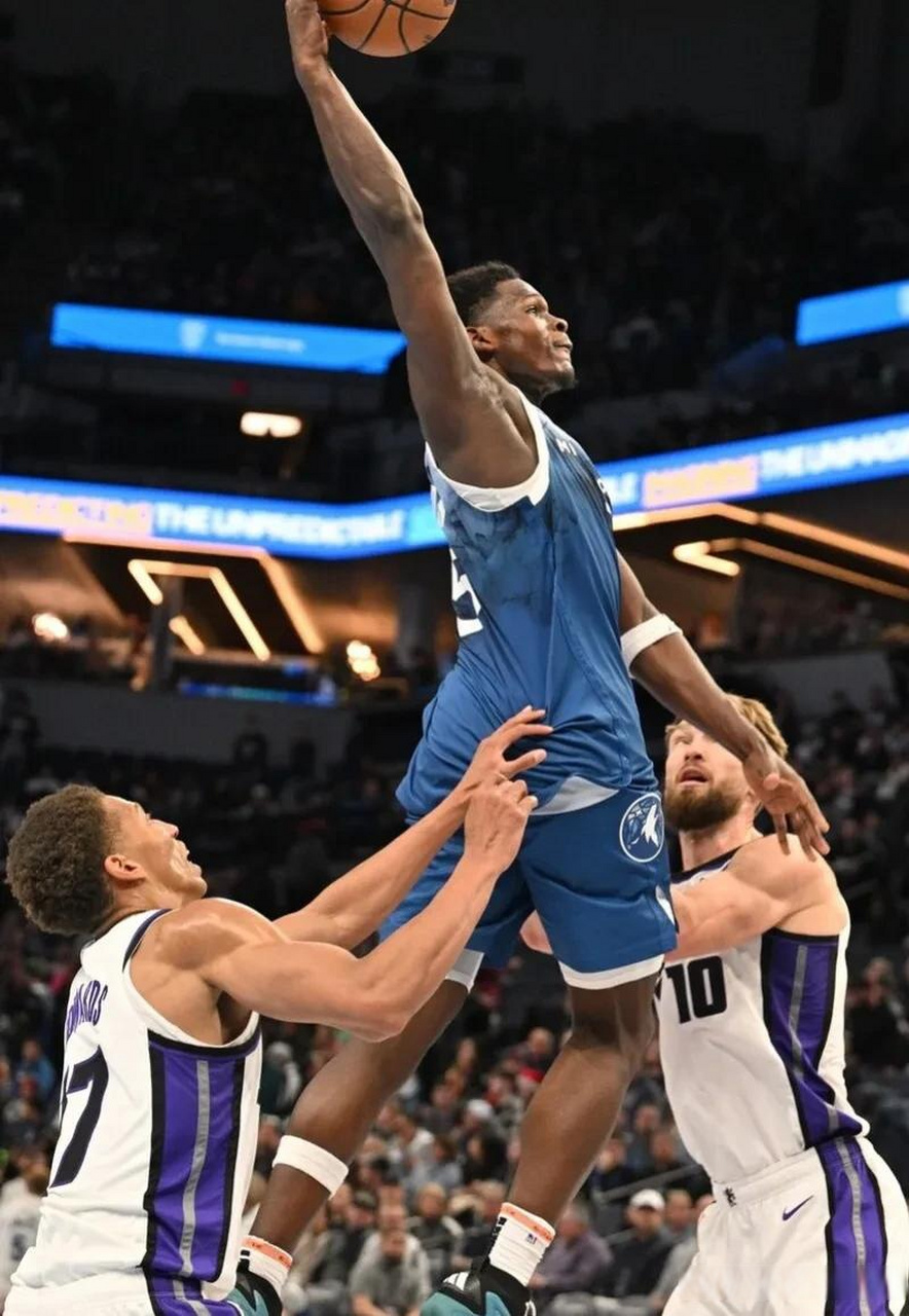 明尼苏达森林狼集结日外线爆发加时末段萨克拉门托国王刷新队史纪录，现场解说直呼：库里连续十场比赛得分超过突破纪录的简单介绍